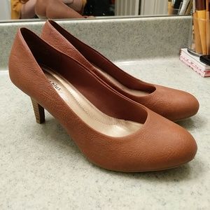 Comfortable brown casual heels!